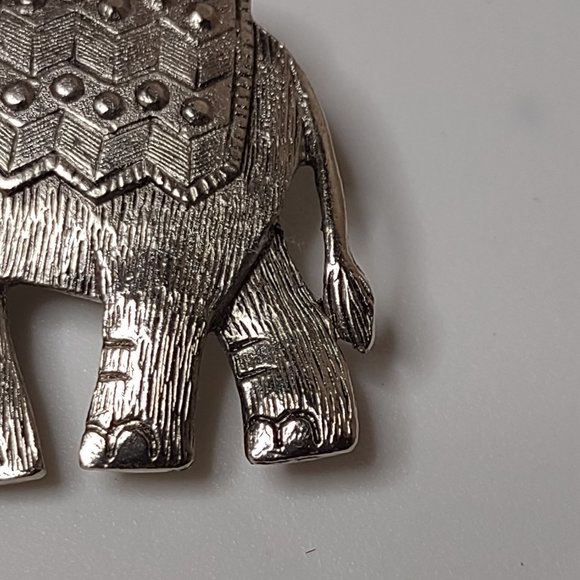 Awesome Silver Tone Metal Elephant Brooch - Picture 5 of 12